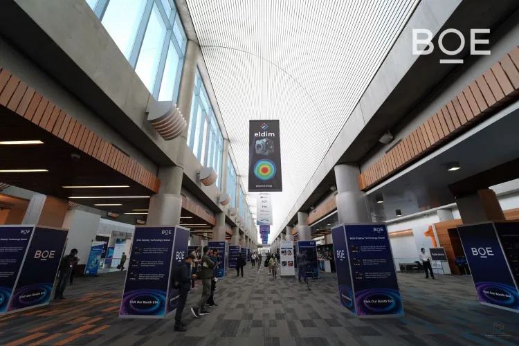 BOE(京东方)行业**55英寸8K AMQLED显示样机亮相SID国际显示周-1 292153a6fd892cfb938520734e5b24fa.jpg